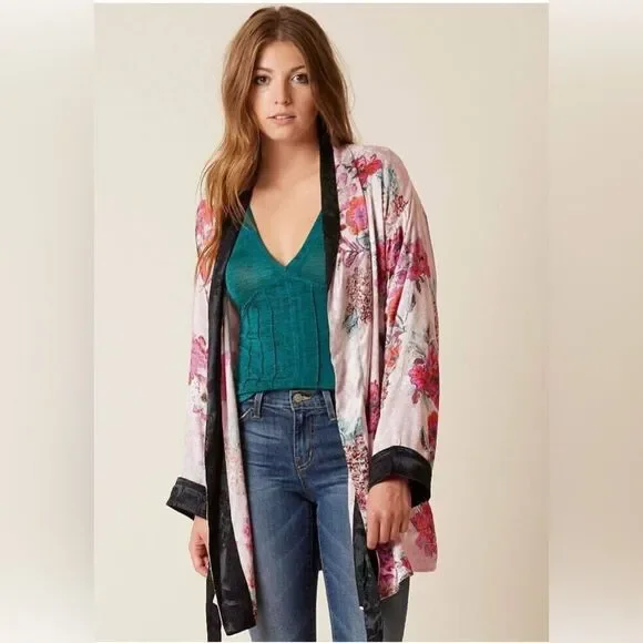 Free People intimately kimono pink and black floral. Small - Picture 3 of 3